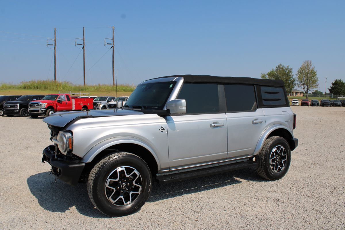 2022 Ford Bronco Outer Banks 4X4 — photo 1 of 19
