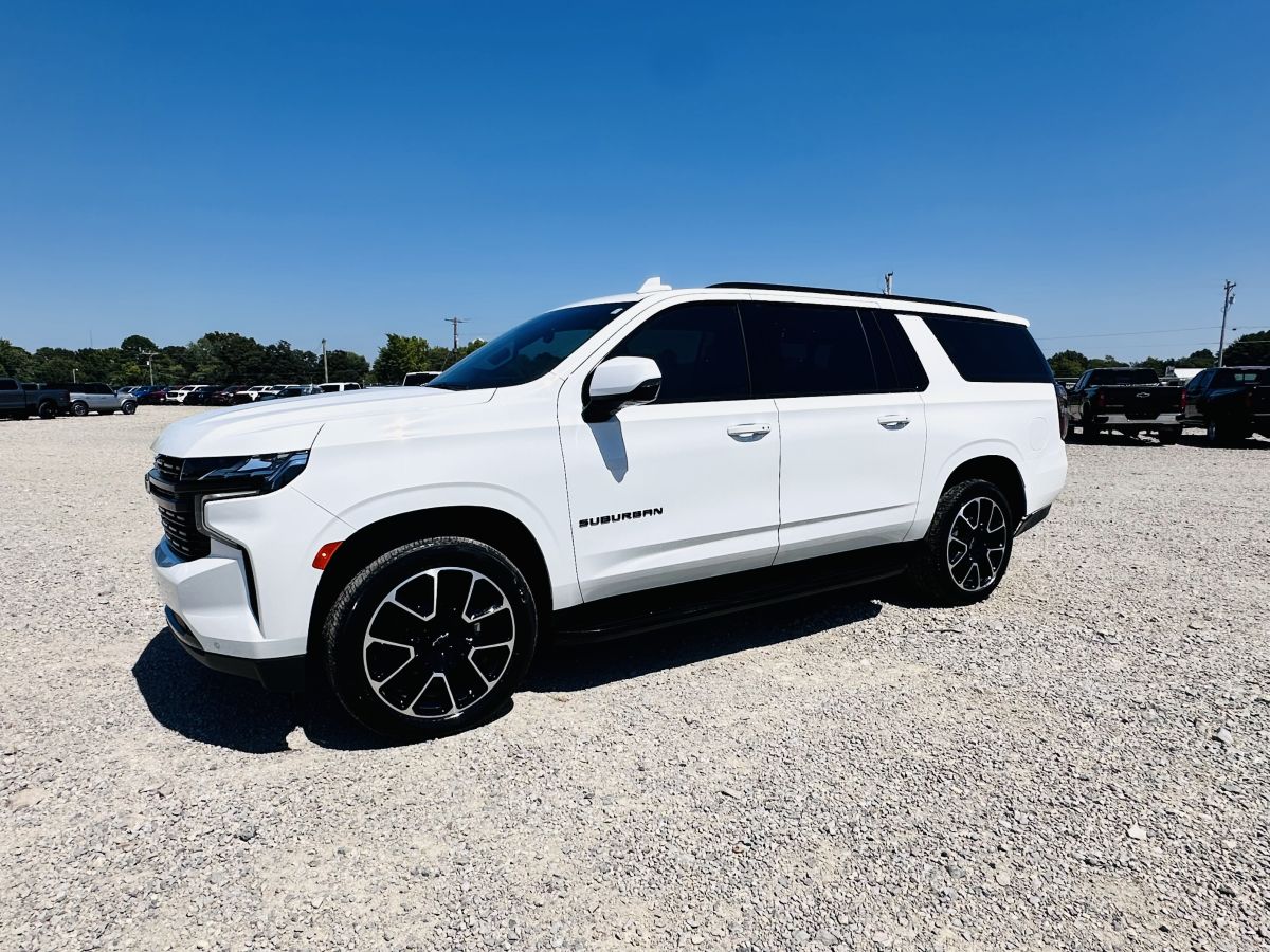 2024 Chevrolet Suburban RST 4X4 - 6.2L V8 - GOOD AIRBAGS — photo 1 of 19