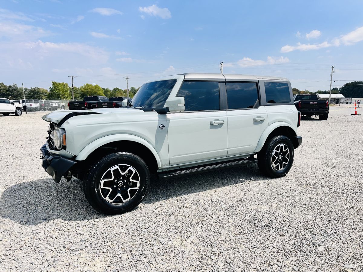 2024 Ford Bronco Outer Banks 4X4 — photo 1 of 20