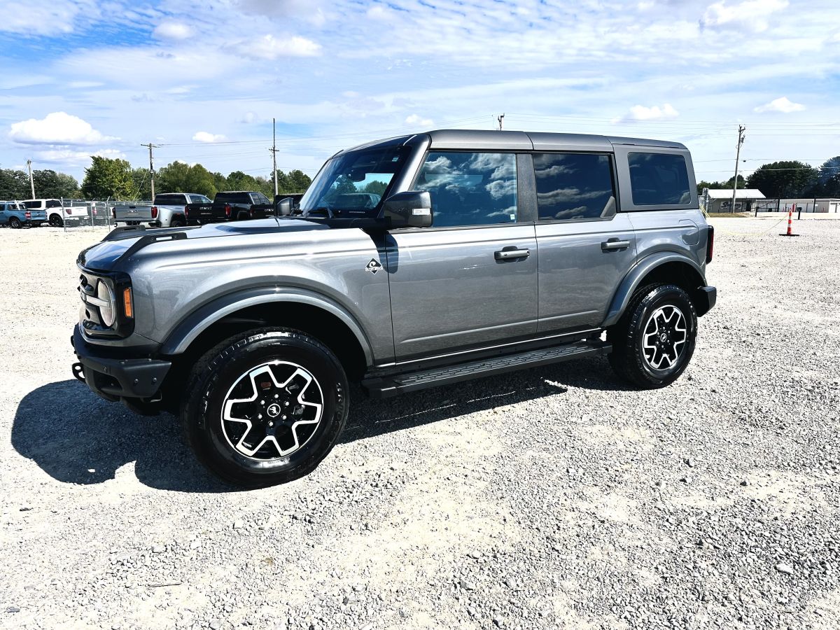 2023 Ford Bronco Outer Banks 4X4 — photo 1 of 18