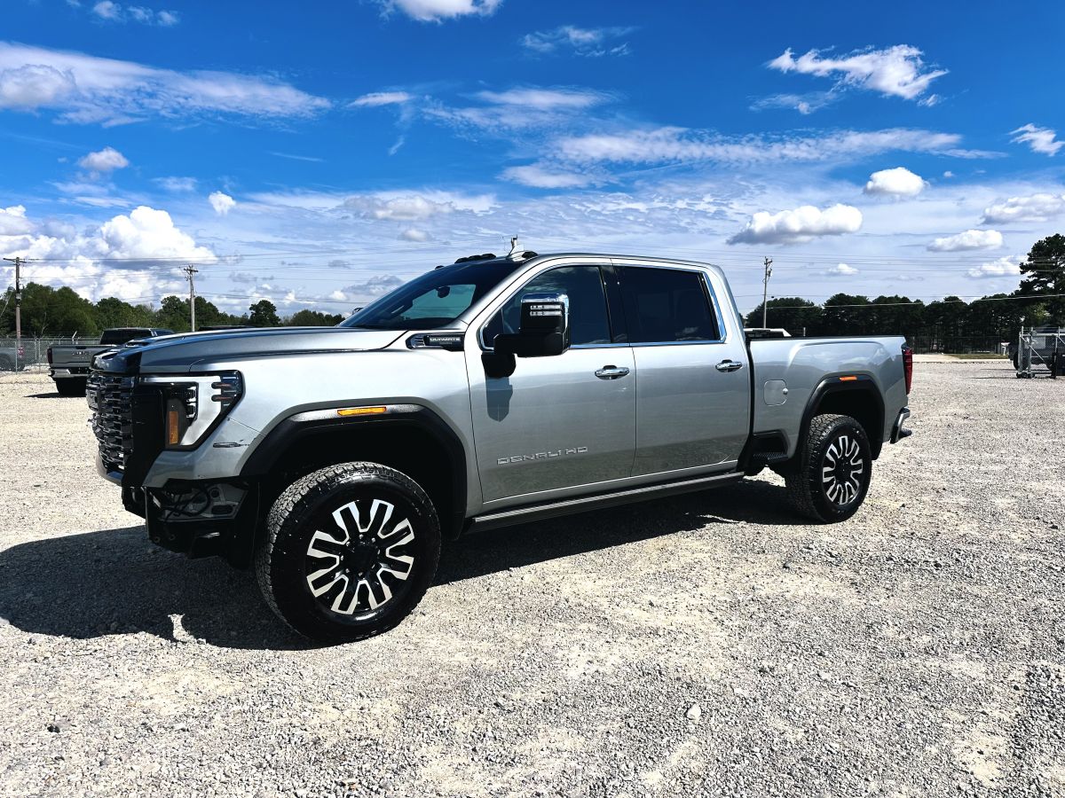 2026 GMC Sierra 2500 Denali Ultimate 4X4 - GOOD AIRBAGS — photo 1 of 18