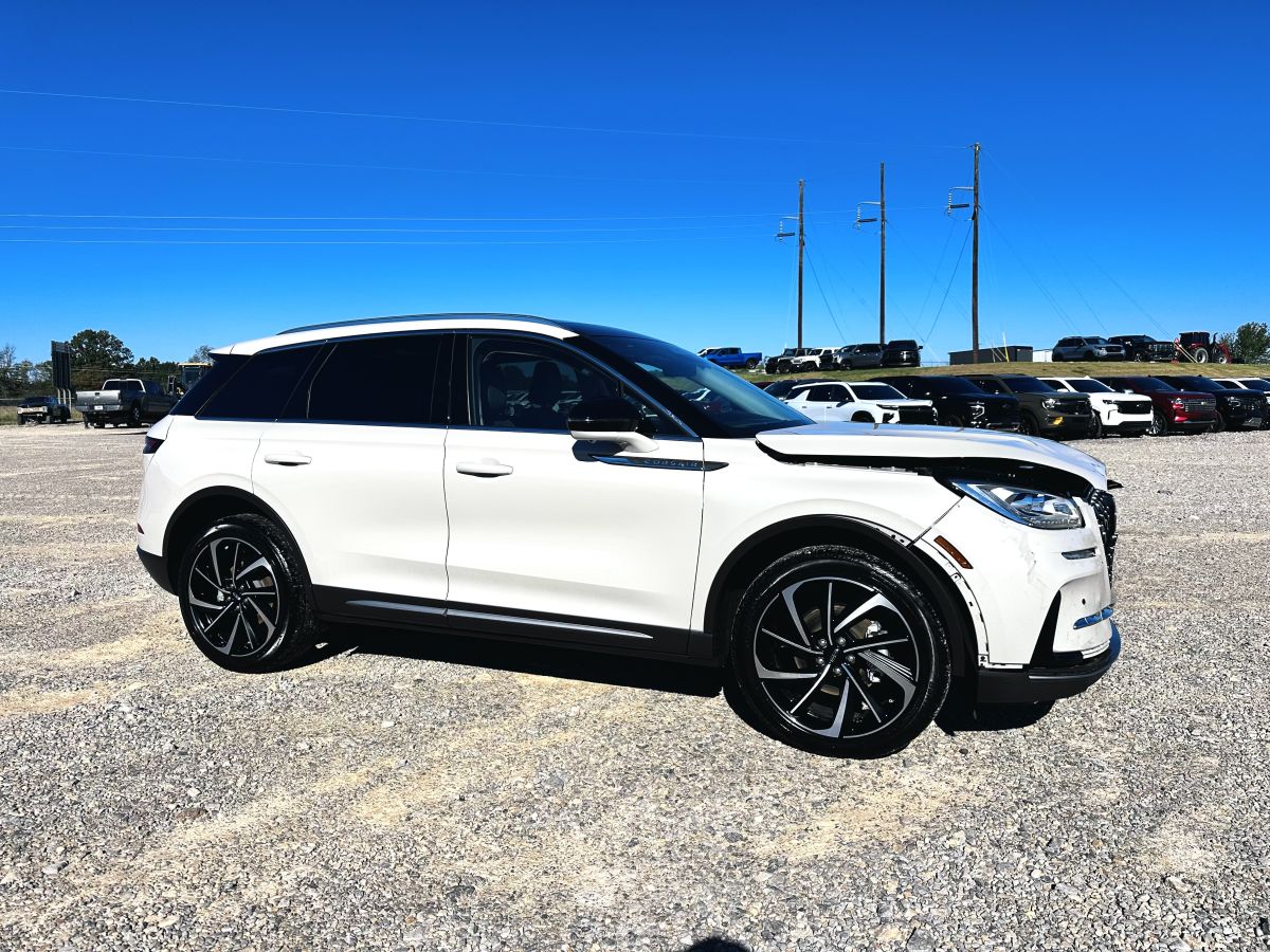 2024 Lincoln Corsair Reserve AWD - LOW MILES — photo 1 of 21