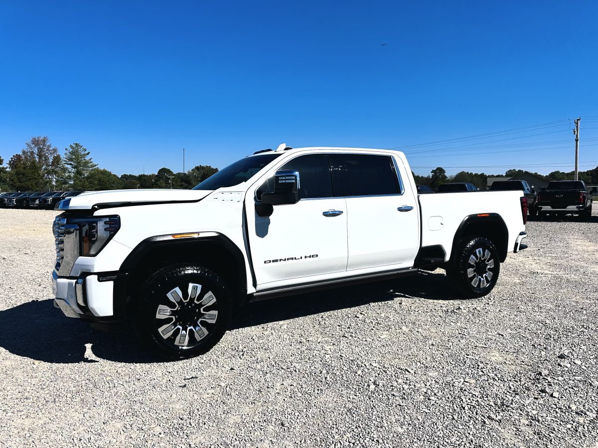 2025 GMC Sierra 2500HD Denali 4X4 - LOW MILES — photo 1 of 18