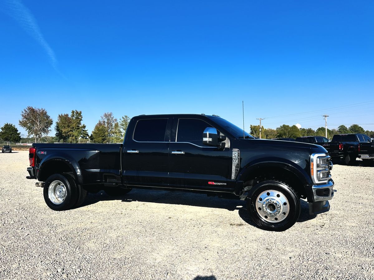 2023 Ford F450 Lariat Ultimate FX4 — photo 1 of 18