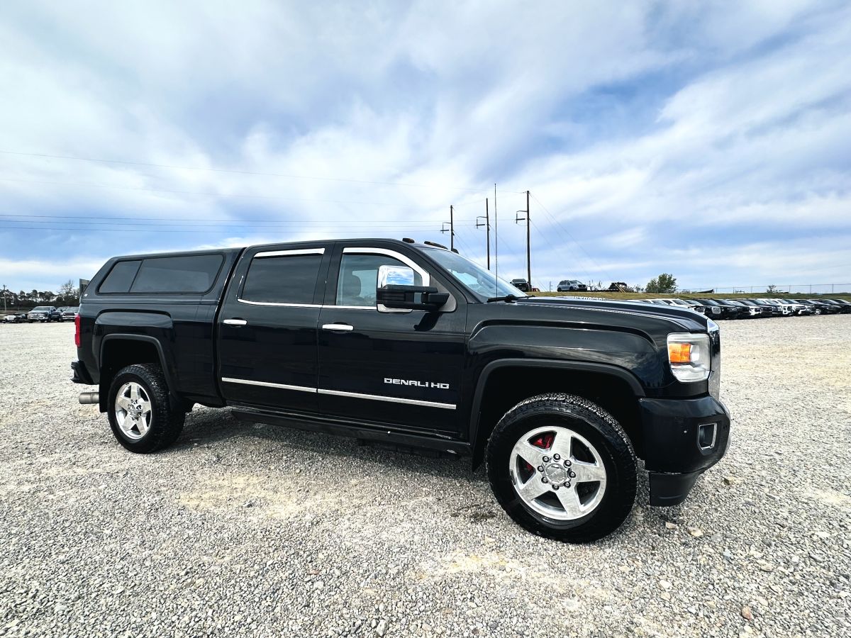 2015 GMC Sierra 2500HD Denali 4X4 - READY TO DRIVE — photo 1 of 19