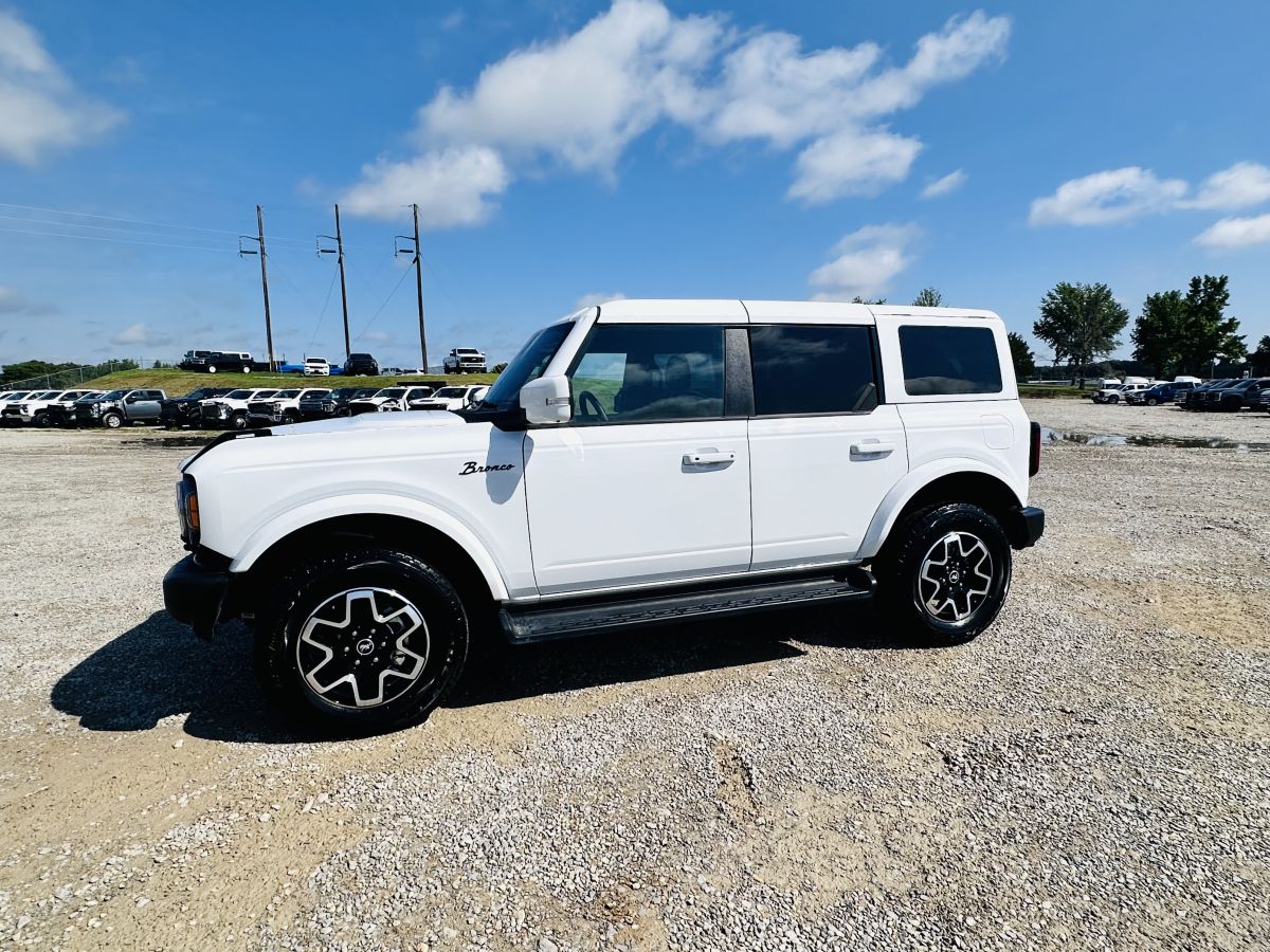 2025 Ford Bronco Outer Banks 4X4 — photo 1 of 21