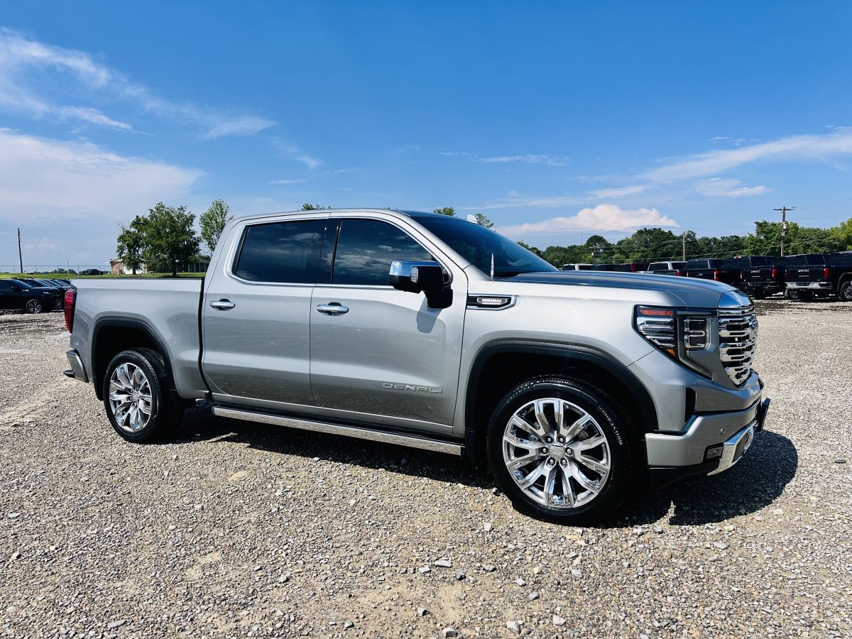 2023 GMC Sierra 1500 Denali 4X4 - 3.0L Diesel - CLEAR TITLE — photo 1 of 19