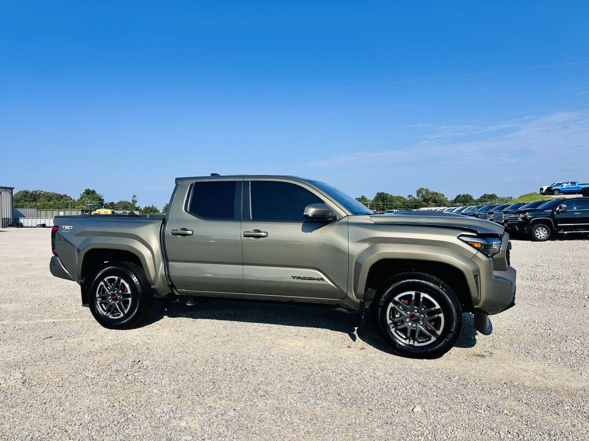 2024 Toyota Tacoma TRD Sport 4X4 — photo 1 of 18
