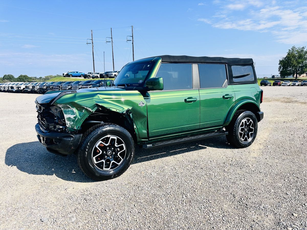 2022 Ford Bronco Outer Banks 4X4 — photo 1 of 18