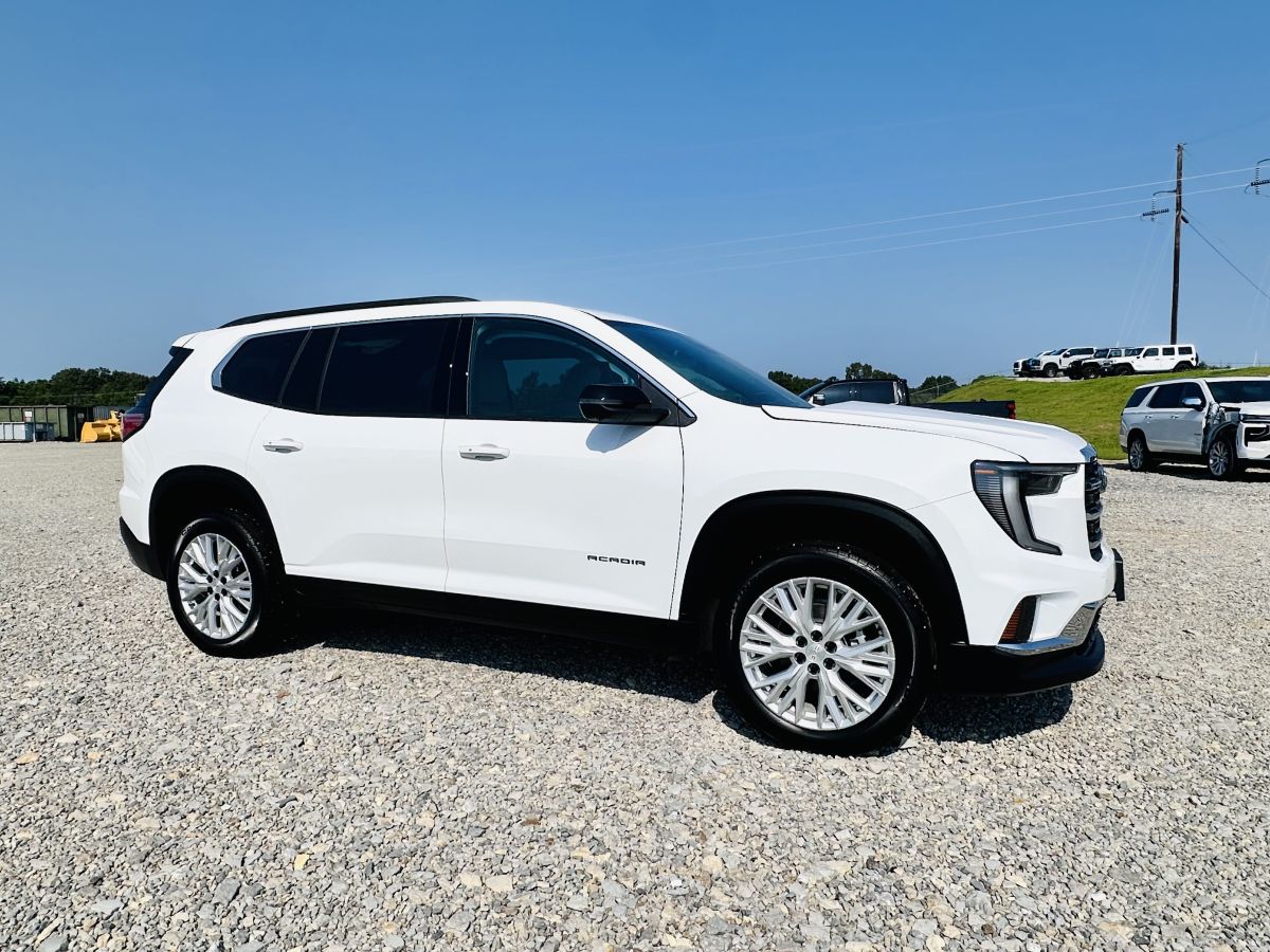 2025 GMC Acadia Elevation AWD — photo 1 of 18