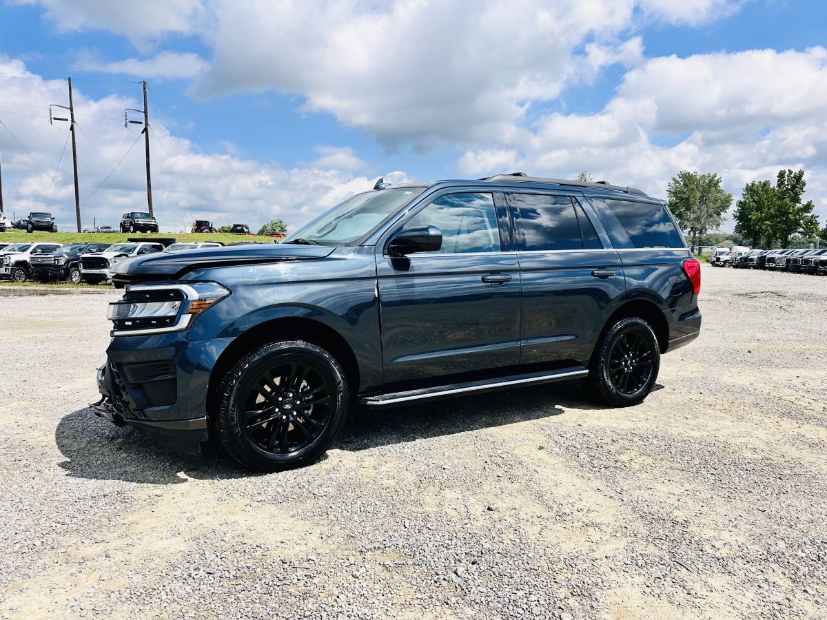 2022 Ford Expedition XLT 4X4 — photo 1 of 19