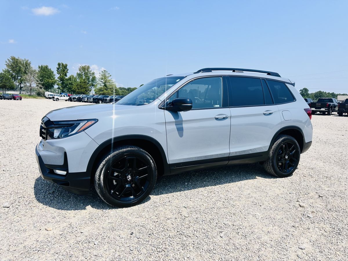 2024 Honda Passport AWD Black Edition — photo 1 of 19