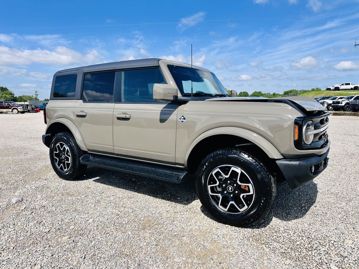 2025 Ford Bronco Outer Banks 4X4 - Marsh Gray — photo 1 of 19