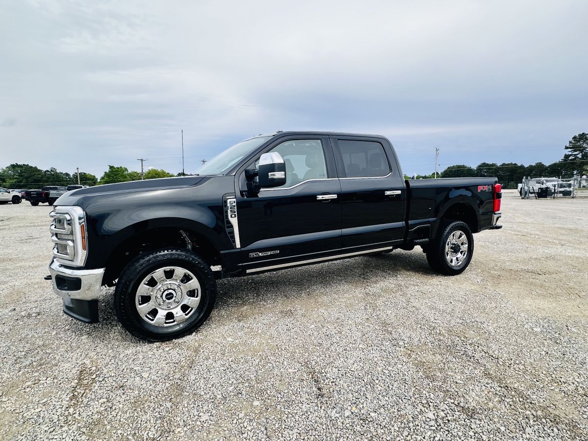 2025 Ford F250 Lariat Ultimate FX4 Diesel - CLEAR TITLE — photo 1 of 21