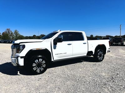 2025 GMC Sierra 2500HD Denali 4X4 - LOW MILES