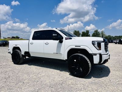 2025 GMC Sierra 2500HD AT4 - NEVER DAMAGED - CLEAR TITLE
